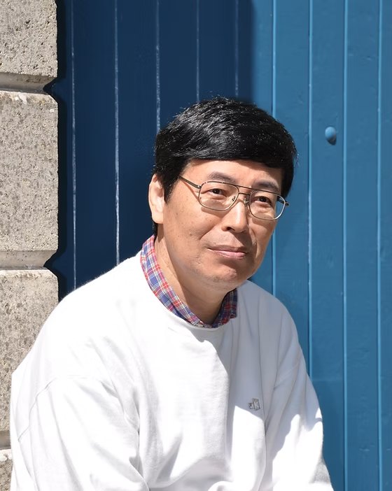 指揮者・音楽監督の松原千振